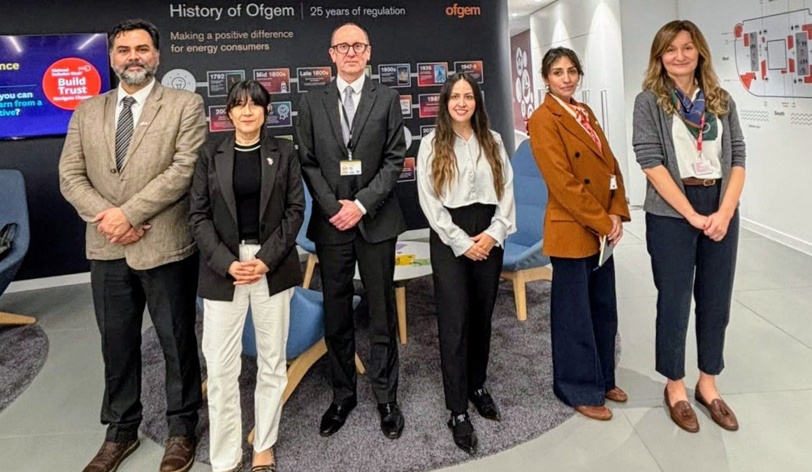 Delegación chilena en las oficinas de Ofgem, Londres