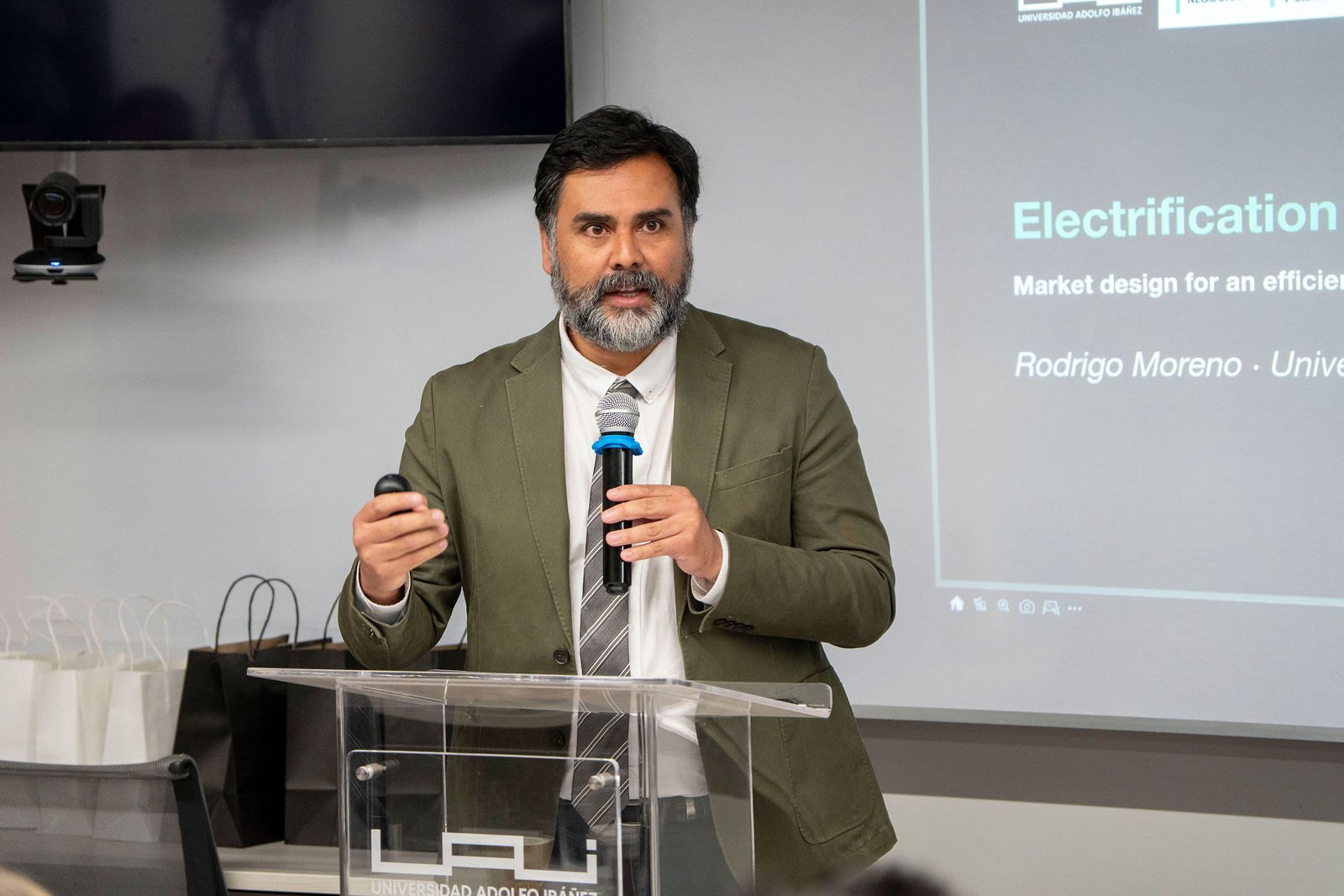 Rodrigo Moreno, UAI y CENTRA